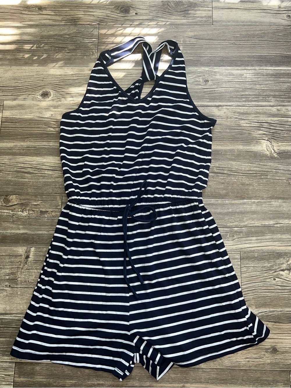 New with tags Cupshe romper in navy blue and white. Size Medium.